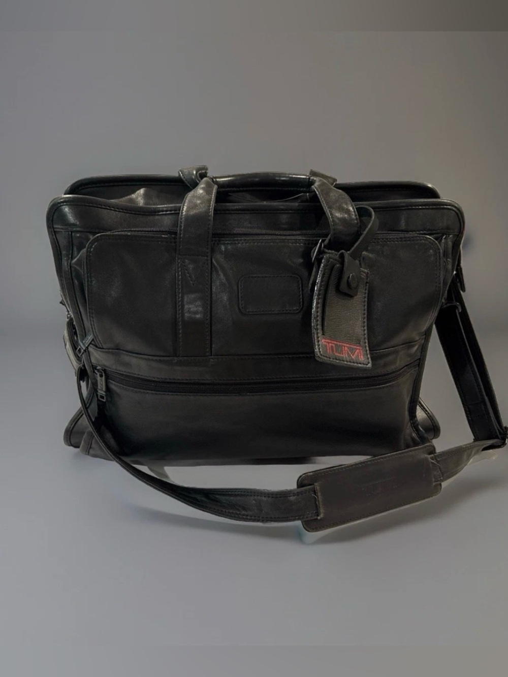 Tumi Business Briefcase Black Leather 16x12” Messenger Work Travel Laptop Bag